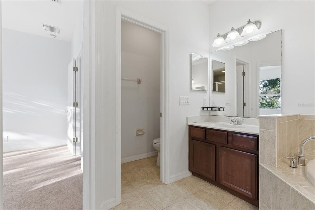 Под контрактом: $390,000 (3 спален, 2 ванн, 2044 Квадратных фут)