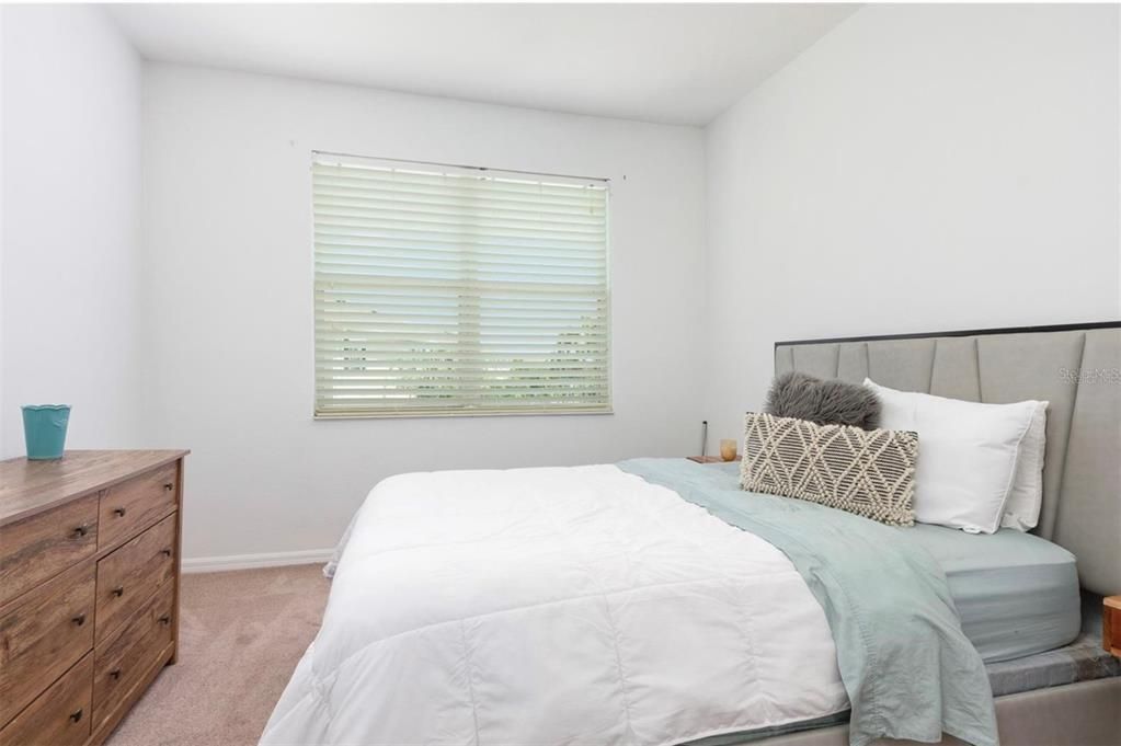 Под контрактом: $390,000 (3 спален, 2 ванн, 2044 Квадратных фут)