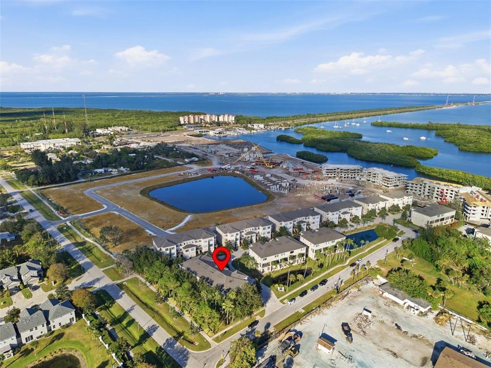 Под контрактом: $390,000 (3 спален, 2 ванн, 2044 Квадратных фут)