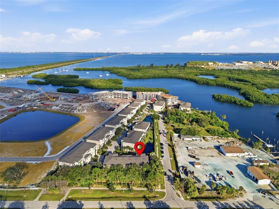 Под контрактом: $390,000 (3 спален, 2 ванн, 2044 Квадратных фут)