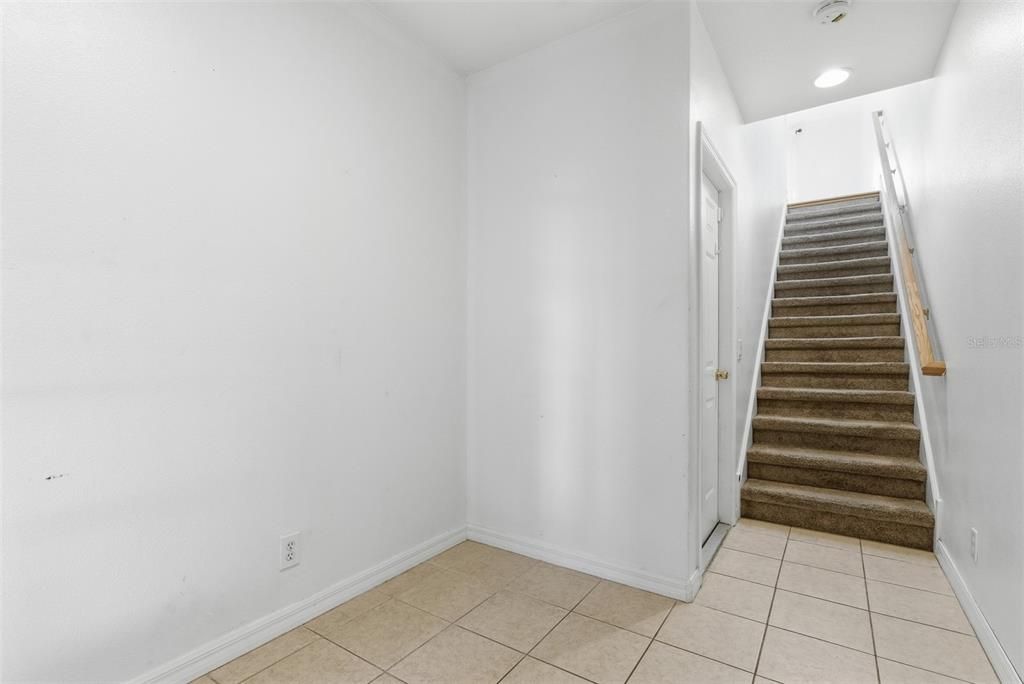 Под контрактом: $390,000 (3 спален, 2 ванн, 2044 Квадратных фут)