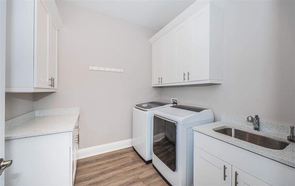 待售: $1,295,000 (3 贝兹, 2 浴室, 2574 平方英尺)