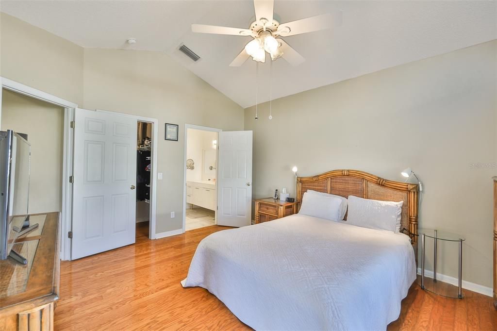 На продажу: $249,000 (2 спален, 2 ванн, 1304 Квадратных фут)