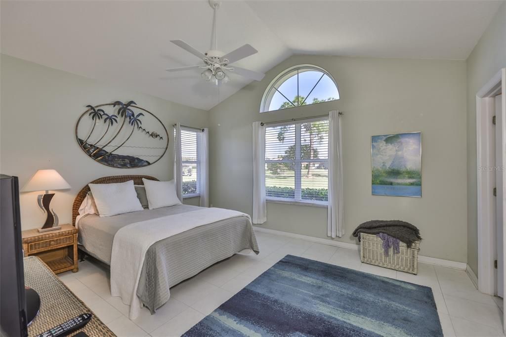 На продажу: $249,000 (2 спален, 2 ванн, 1304 Квадратных фут)