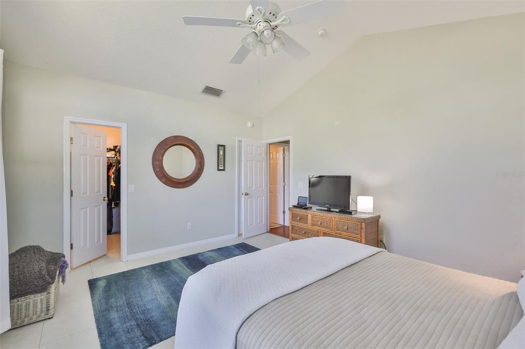 На продажу: $249,000 (2 спален, 2 ванн, 1304 Квадратных фут)