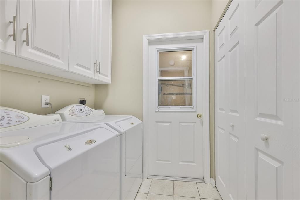 На продажу: $249,000 (2 спален, 2 ванн, 1304 Квадратных фут)