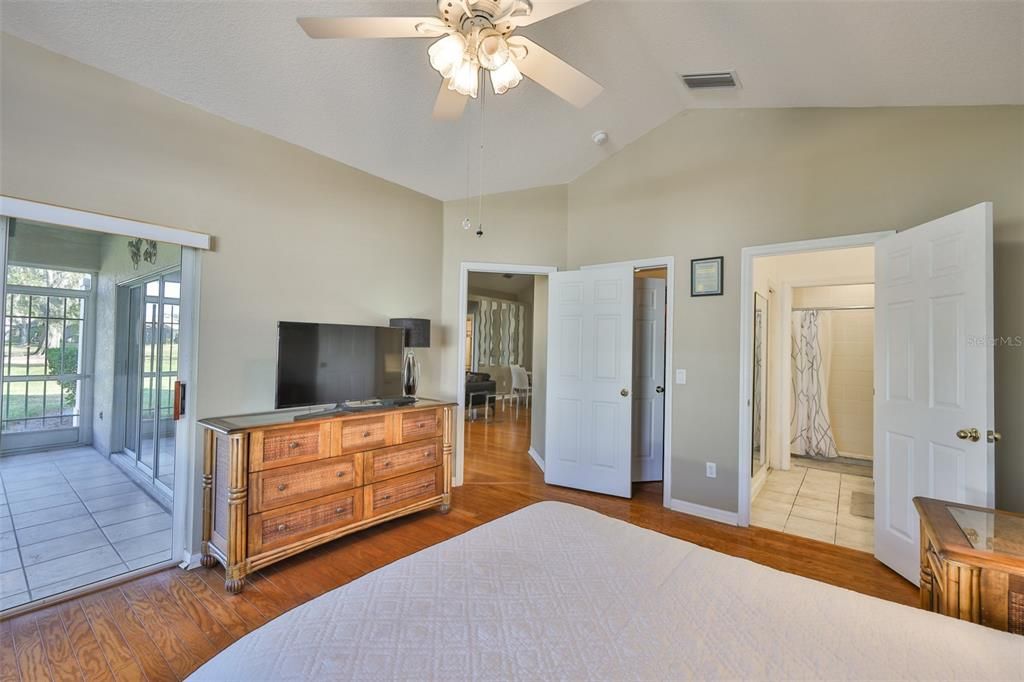 На продажу: $249,000 (2 спален, 2 ванн, 1304 Квадратных фут)