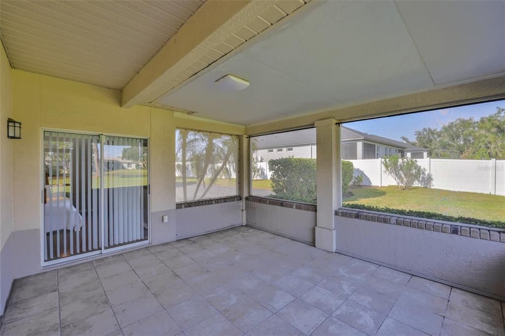 На продажу: $249,000 (2 спален, 2 ванн, 1304 Квадратных фут)