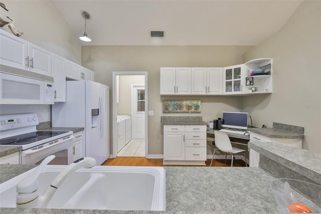 На продажу: $249,000 (2 спален, 2 ванн, 1304 Квадратных фут)