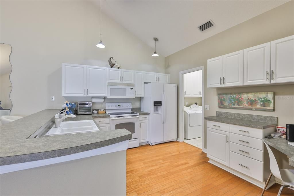 На продажу: $249,000 (2 спален, 2 ванн, 1304 Квадратных фут)