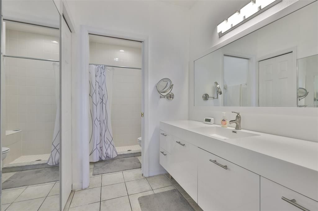 На продажу: $249,000 (2 спален, 2 ванн, 1304 Квадратных фут)