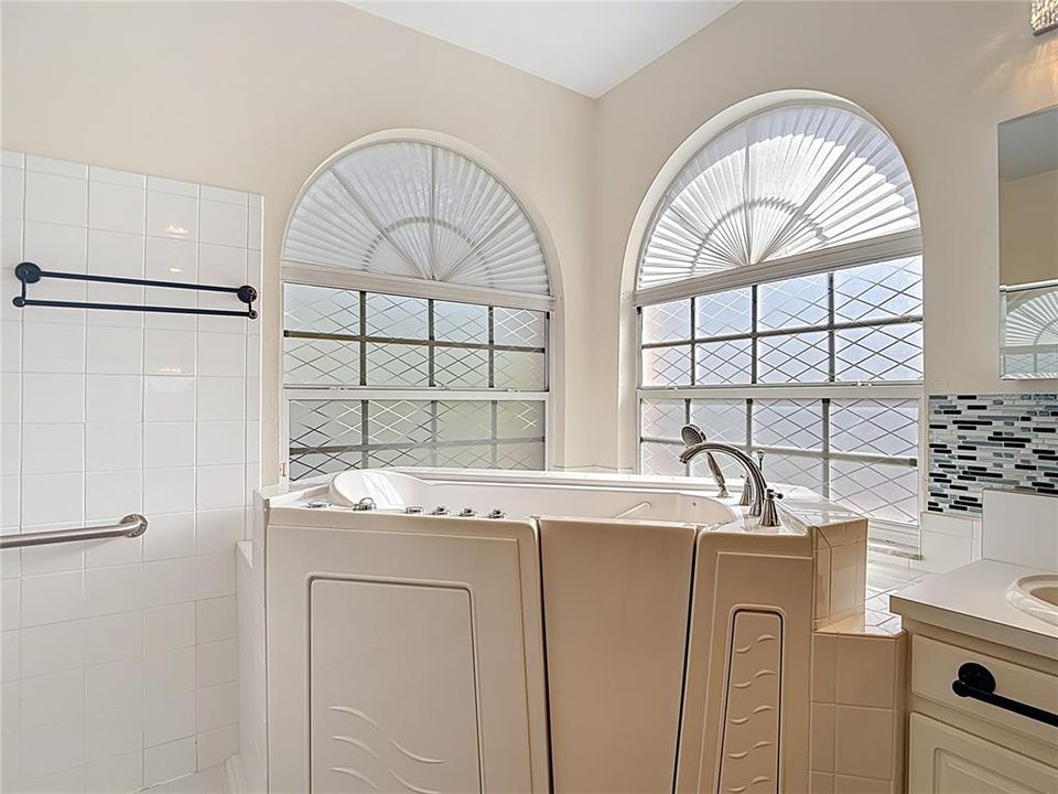 На продажу: $497,500 (4 спален, 3 ванн, 2274 Квадратных фут)