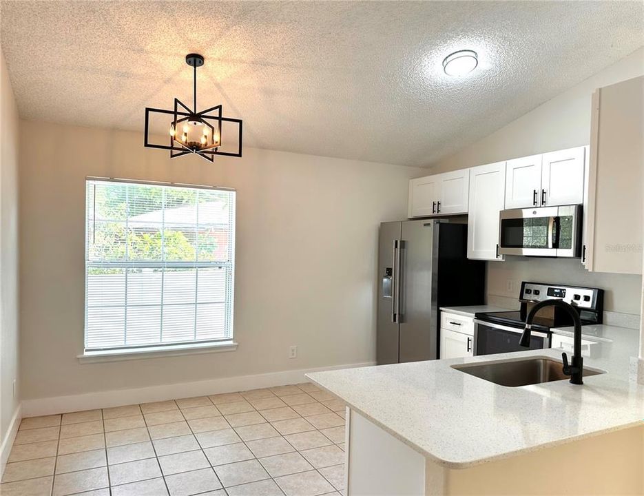 待售: $359,000 (4 贝兹, 2 浴室, 1530 平方英尺)