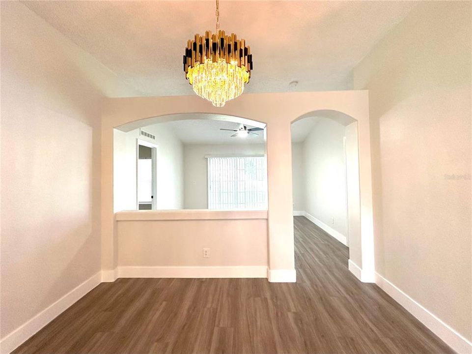 待售: $359,000 (4 贝兹, 2 浴室, 1530 平方英尺)