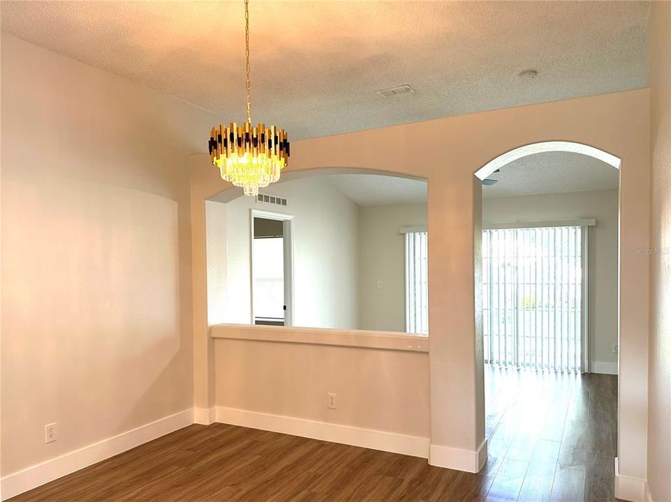 待售: $359,000 (4 贝兹, 2 浴室, 1530 平方英尺)