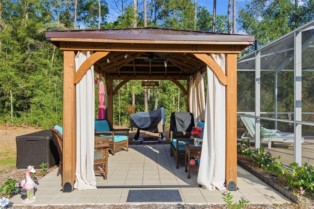 For Sale: $570,000 (4 beds, 3 baths, 2400 Square Feet)