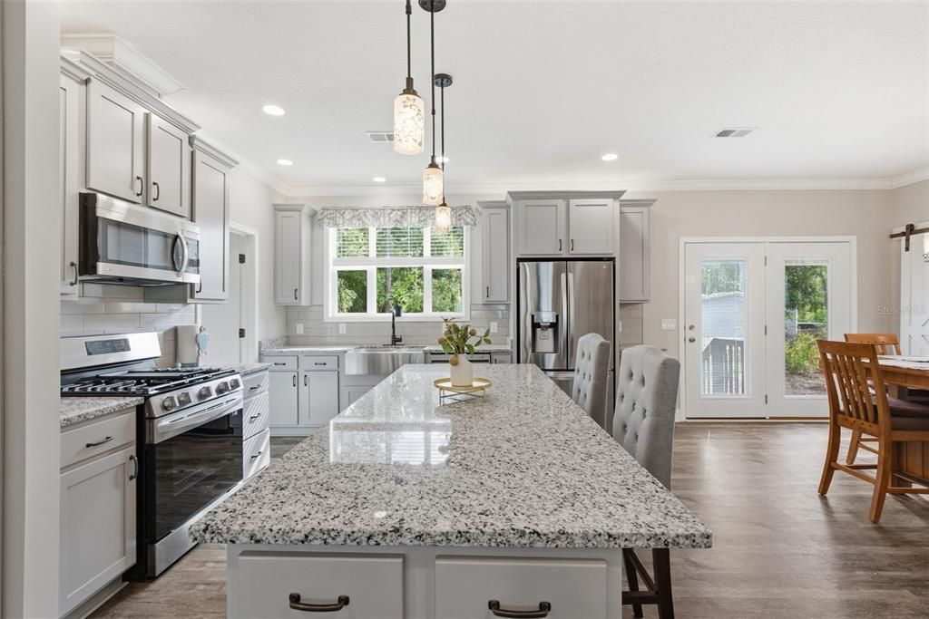 For Sale: $570,000 (4 beds, 3 baths, 2400 Square Feet)