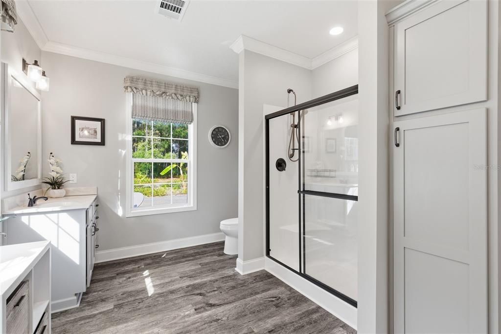 For Sale: $570,000 (4 beds, 3 baths, 2400 Square Feet)