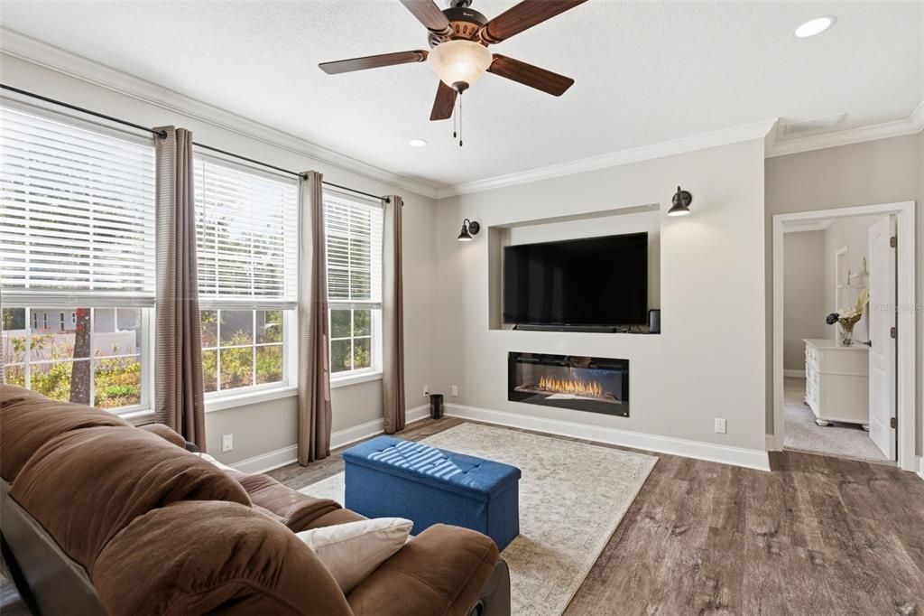 For Sale: $570,000 (4 beds, 3 baths, 2400 Square Feet)