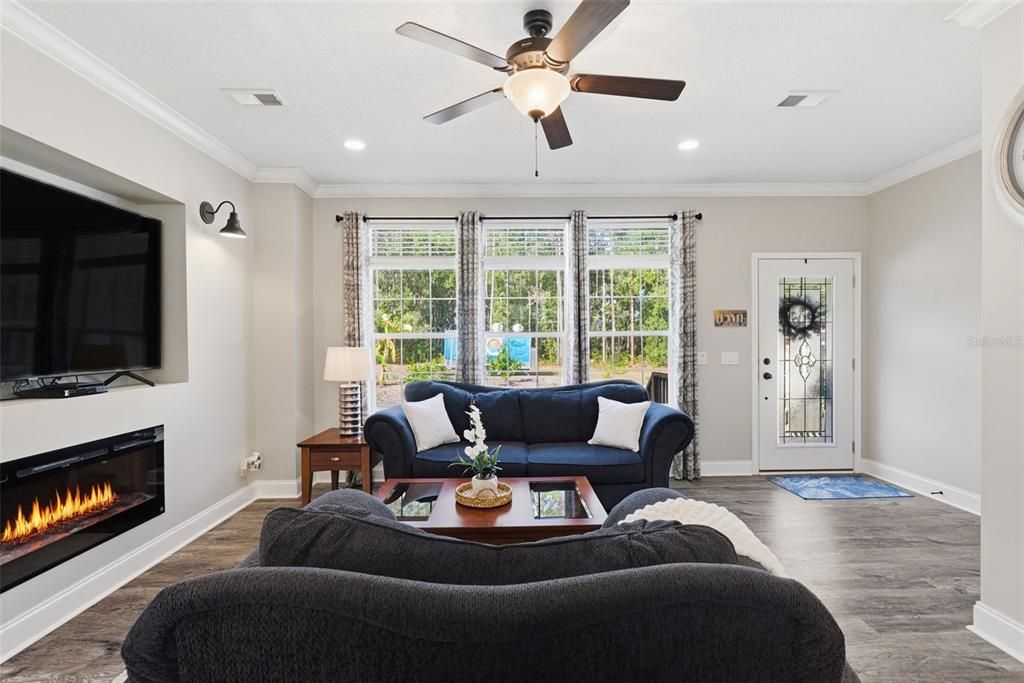 For Sale: $570,000 (4 beds, 3 baths, 2400 Square Feet)