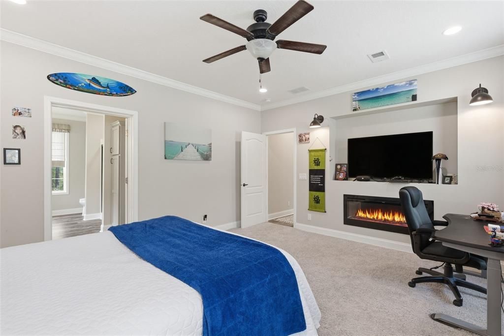 For Sale: $570,000 (4 beds, 3 baths, 2400 Square Feet)