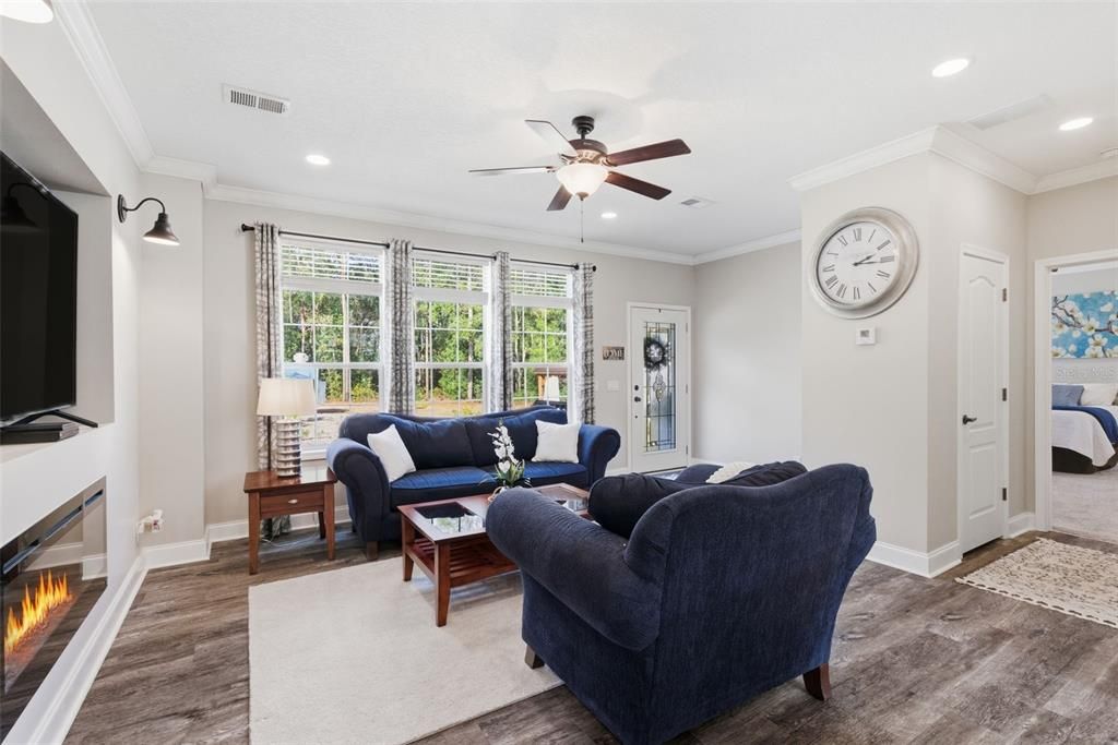 For Sale: $570,000 (4 beds, 3 baths, 2400 Square Feet)