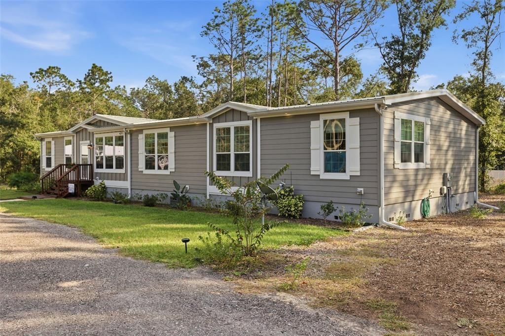 For Sale: $570,000 (4 beds, 3 baths, 2400 Square Feet)