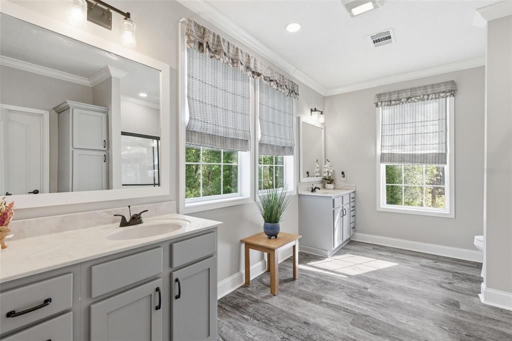 For Sale: $570,000 (4 beds, 3 baths, 2400 Square Feet)