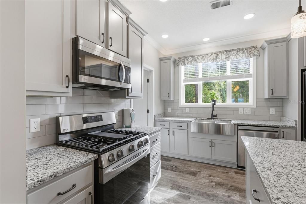 For Sale: $570,000 (4 beds, 3 baths, 2400 Square Feet)