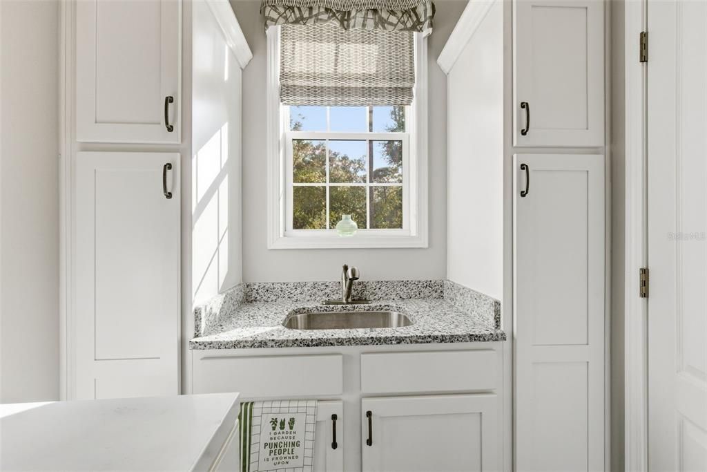 For Sale: $570,000 (4 beds, 3 baths, 2400 Square Feet)