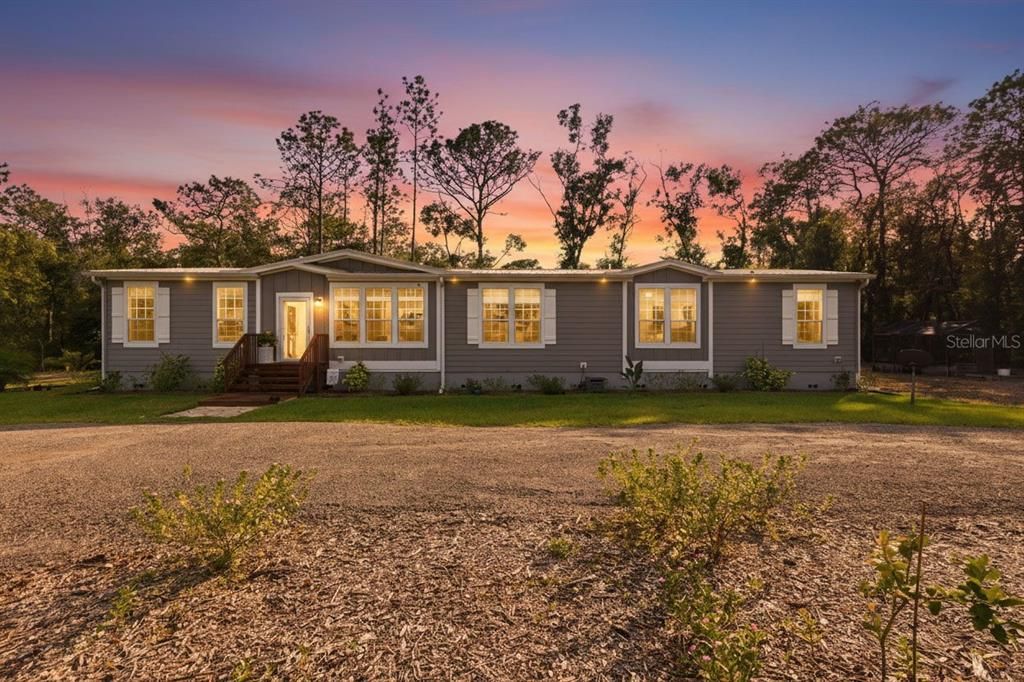 For Sale: $570,000 (4 beds, 3 baths, 2400 Square Feet)