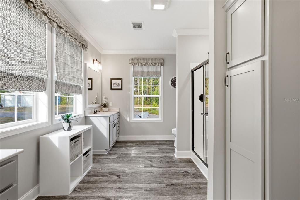 For Sale: $570,000 (4 beds, 3 baths, 2400 Square Feet)