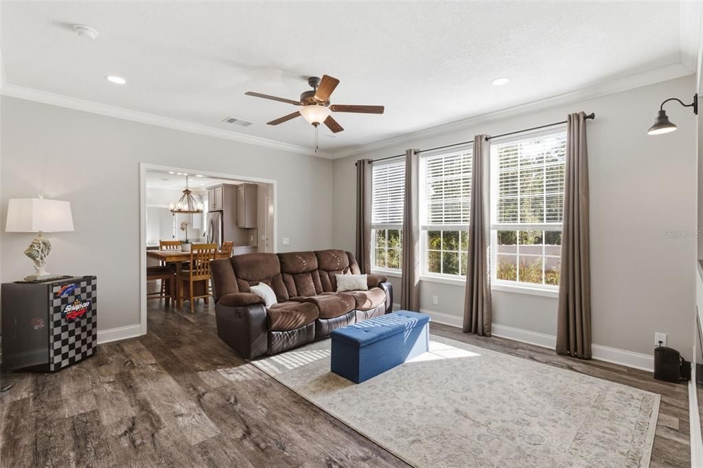 For Sale: $570,000 (4 beds, 3 baths, 2400 Square Feet)