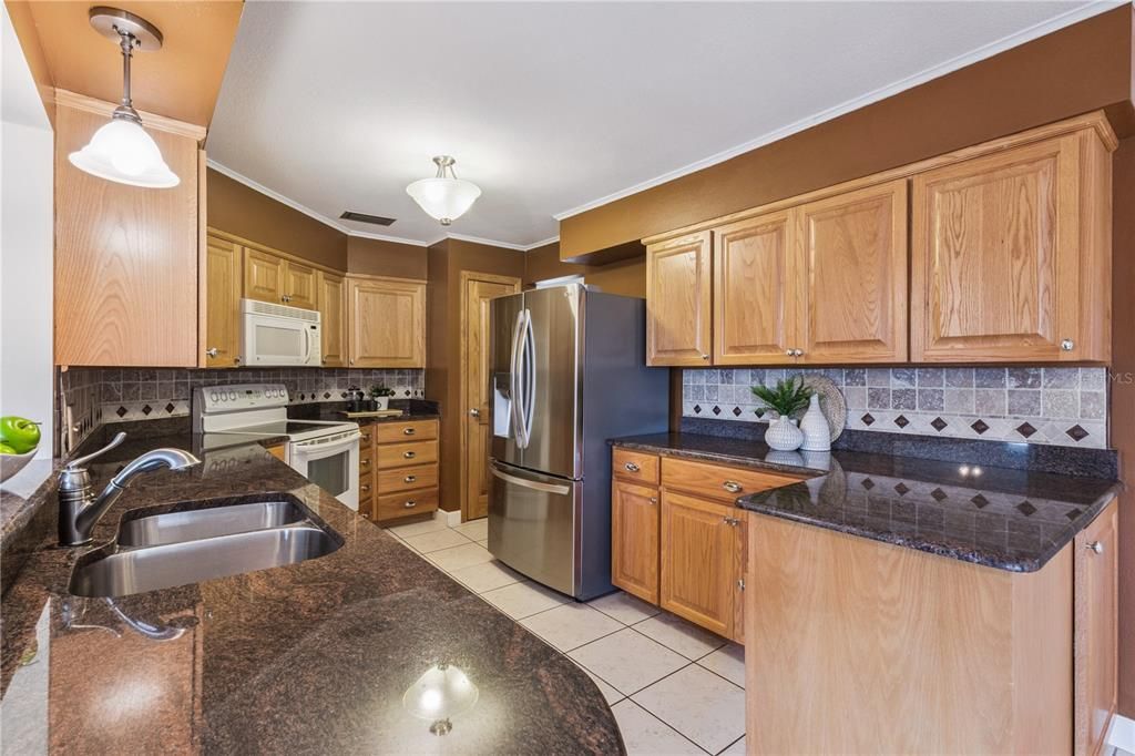 На продажу: $475,000 (3 спален, 2 ванн, 2543 Квадратных фут)