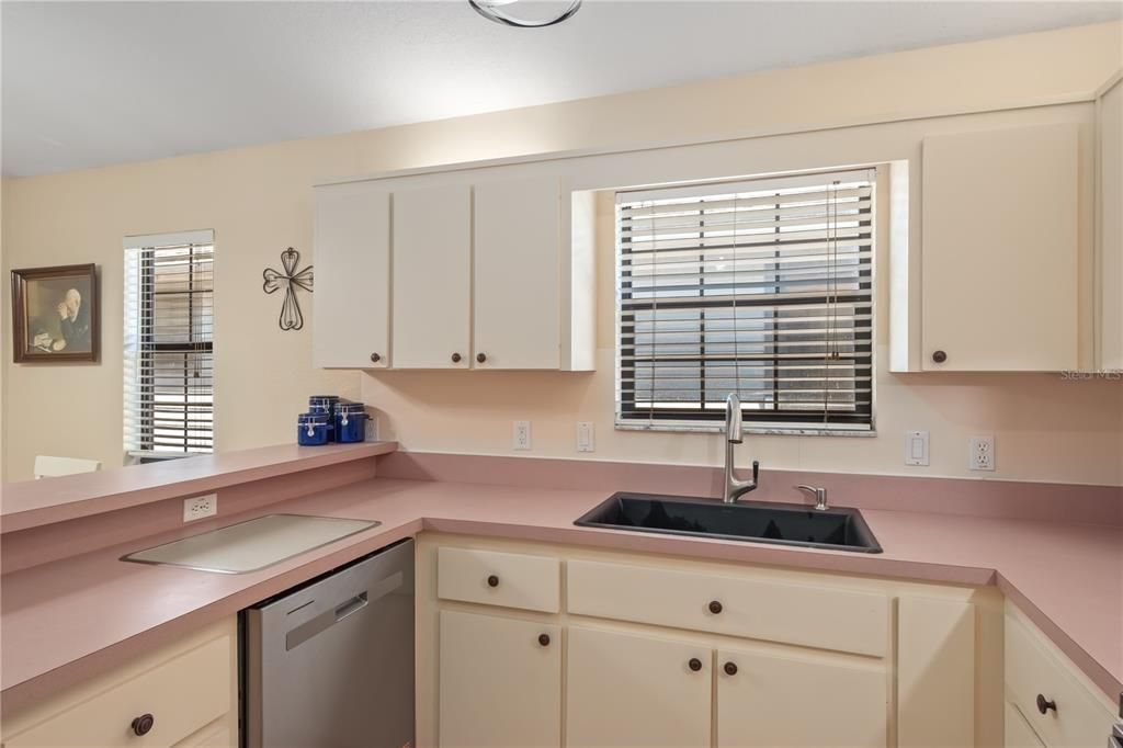 待售: $219,000 (3 贝兹, 2 浴室, 1358 平方英尺)