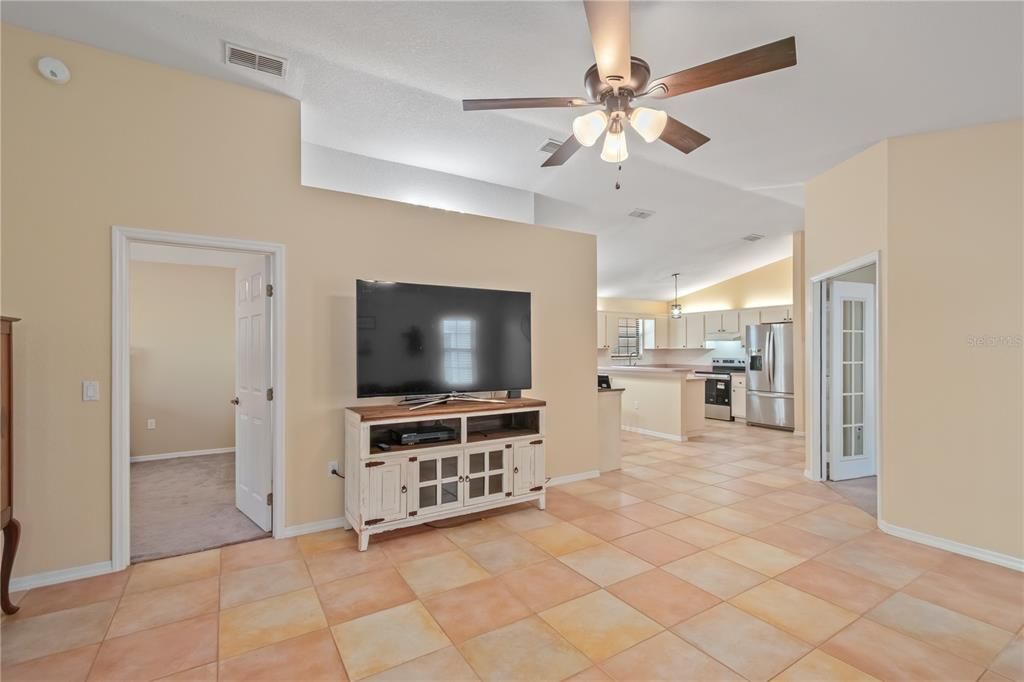 待售: $219,000 (3 贝兹, 2 浴室, 1358 平方英尺)