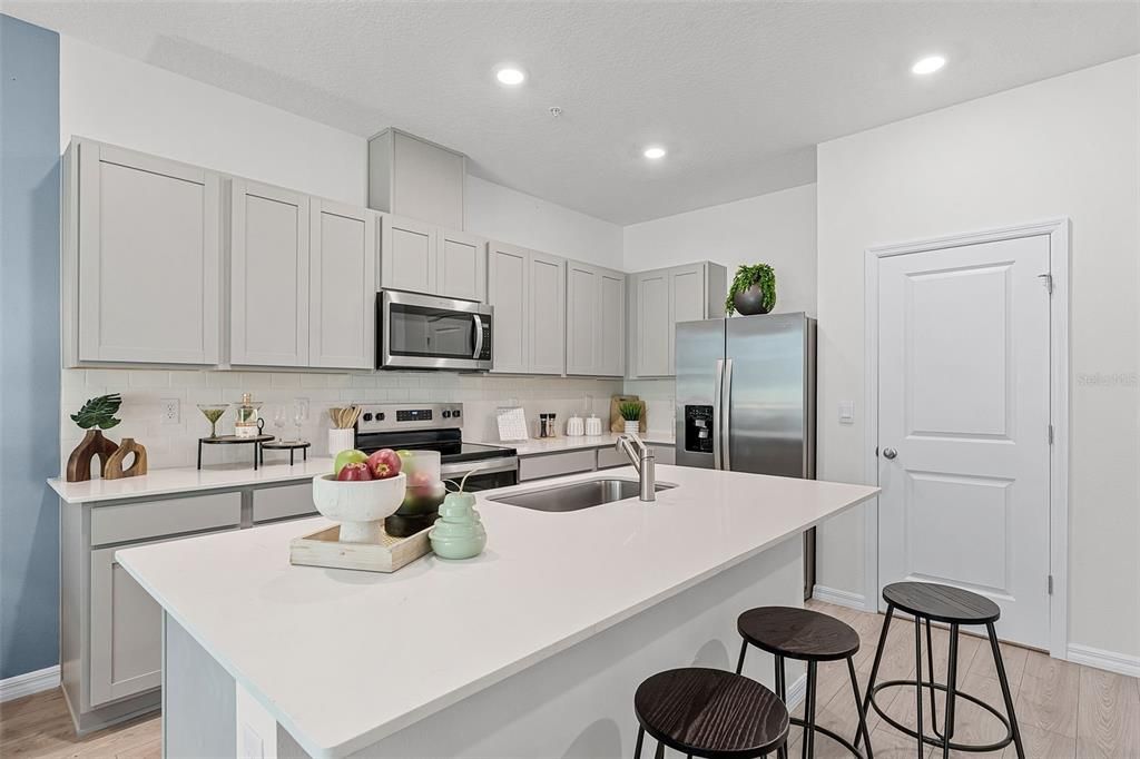 Activo con contrato: $409,990 (3 camas, 2 baños, 1673 Pies cuadrados)