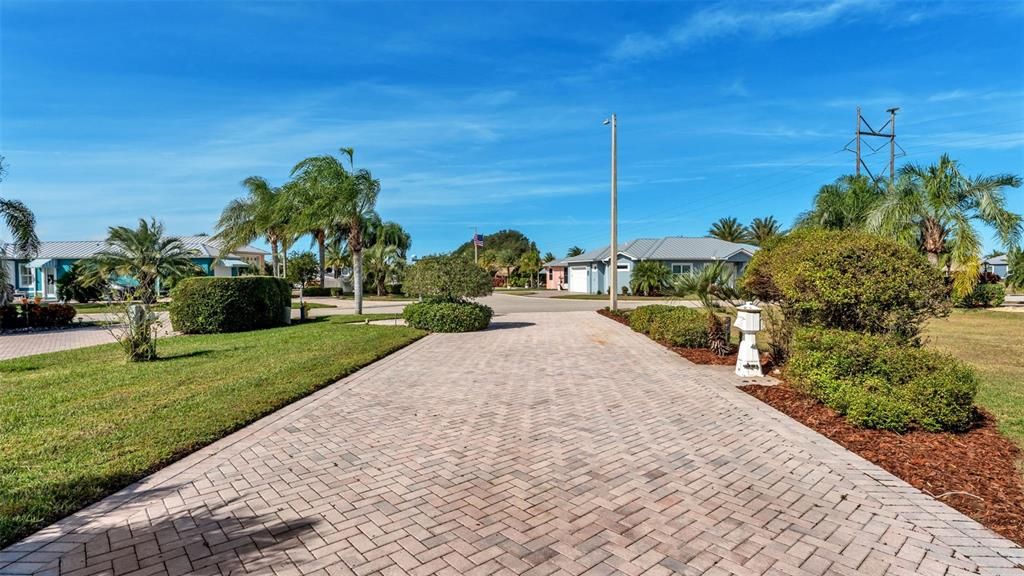 待售: $249,900 (0.10 acres)