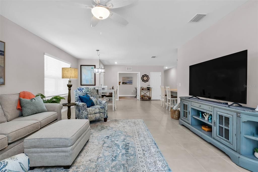 For Sale: $289,900 (2 beds, 2 baths, 1516 Square Feet)