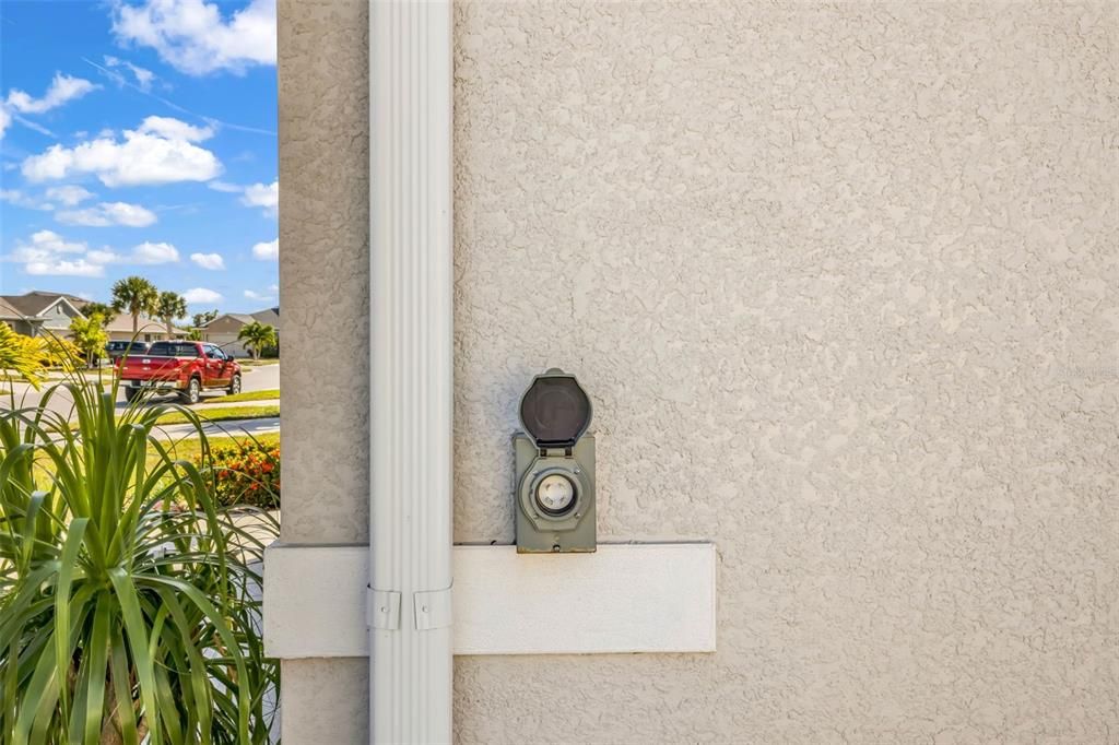 For Sale: $289,900 (2 beds, 2 baths, 1516 Square Feet)