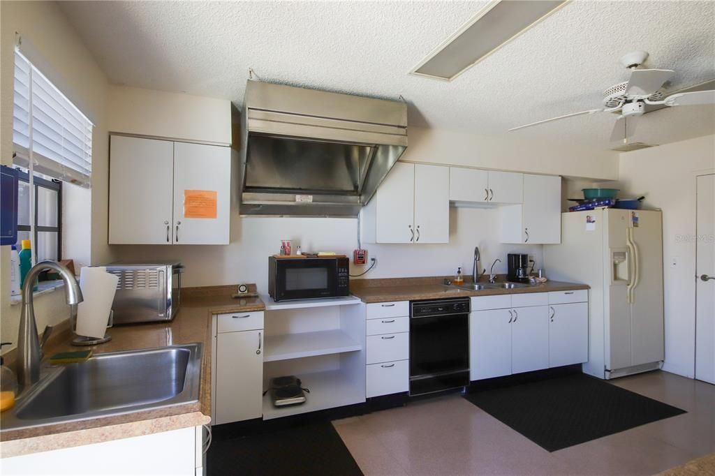 На продажу: $248,900 (2 спален, 2 ванн, 1037 Квадратных фут)