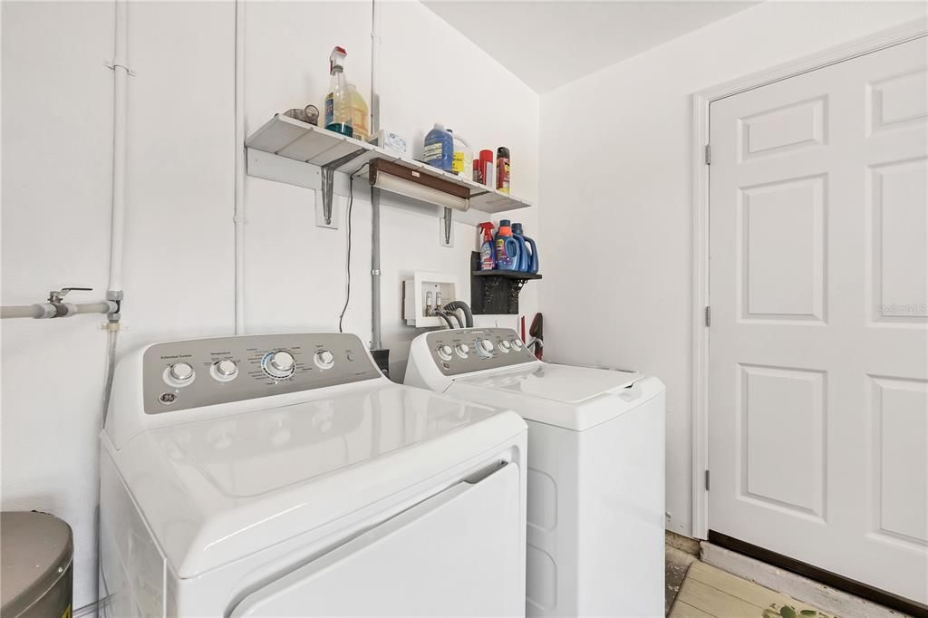 На продажу: $248,900 (2 спален, 2 ванн, 1037 Квадратных фут)