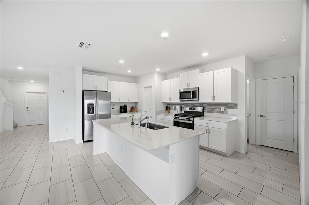 En Venta: $439,000 (6 camas, 3 baños, 2580 Pies cuadrados)