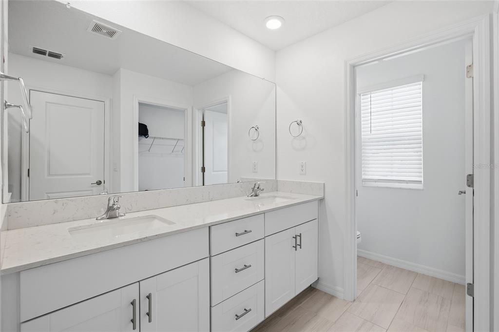 En Venta: $439,000 (6 camas, 3 baños, 2580 Pies cuadrados)