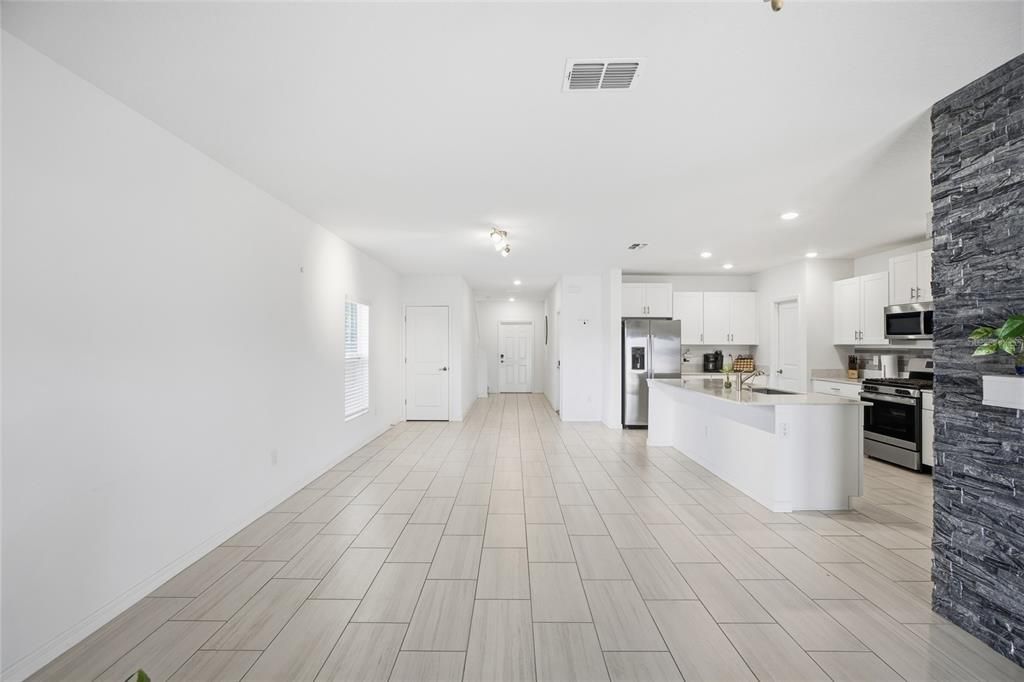 En Venta: $439,000 (6 camas, 3 baños, 2580 Pies cuadrados)