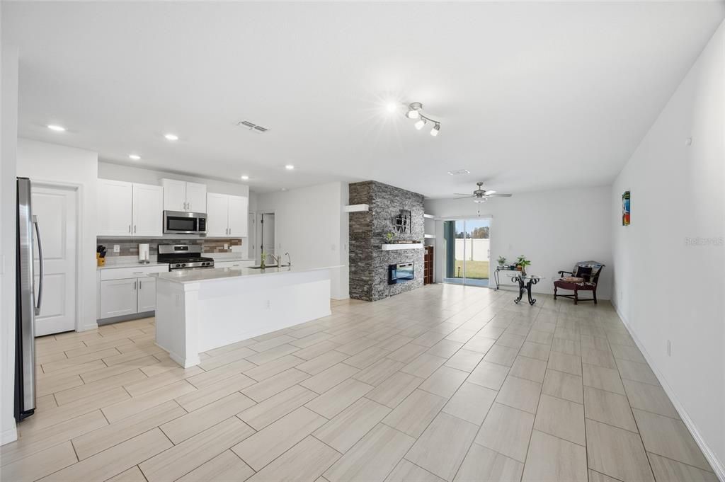 En Venta: $439,000 (6 camas, 3 baños, 2580 Pies cuadrados)