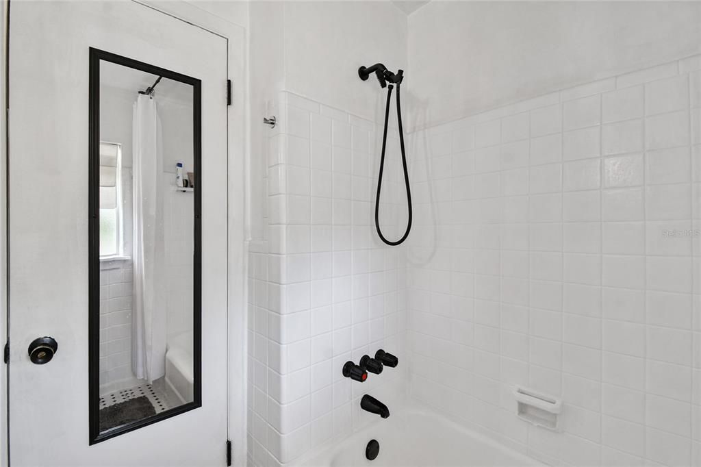 For Sale: $579,000 (3 beds, 2 baths, 1637 Square Feet)