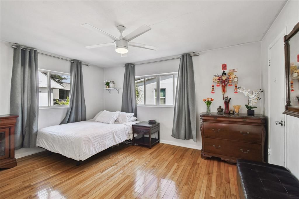 For Sale: $579,000 (3 beds, 2 baths, 1637 Square Feet)