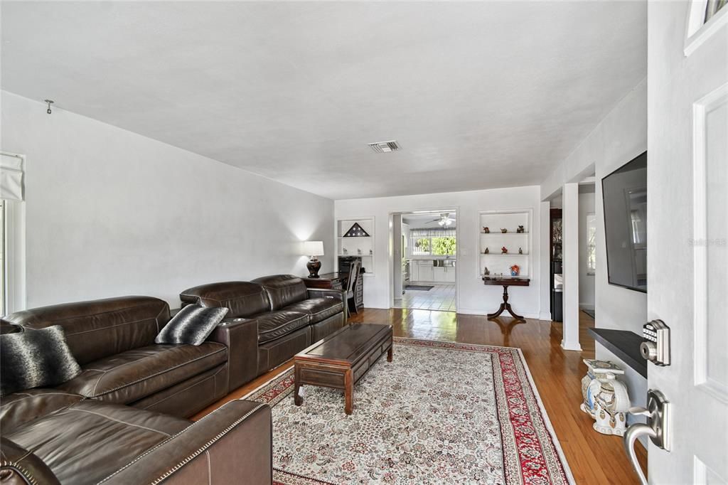 For Sale: $579,000 (3 beds, 2 baths, 1637 Square Feet)