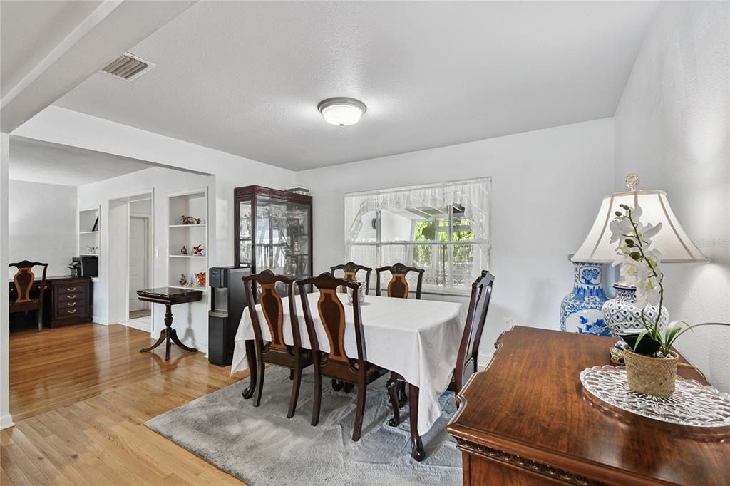 For Sale: $579,000 (3 beds, 2 baths, 1637 Square Feet)